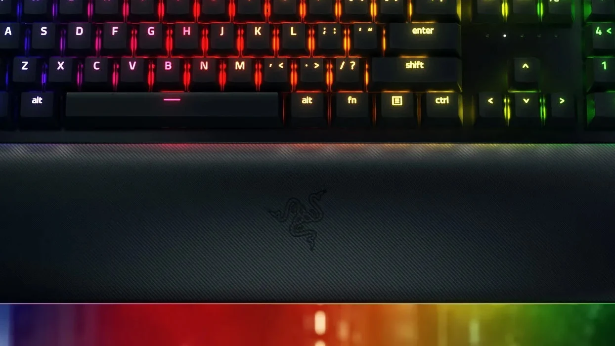 The BlackWidow V4 Pro's plush magnetic wrist rest with the Razer logo, below the backlit keys.