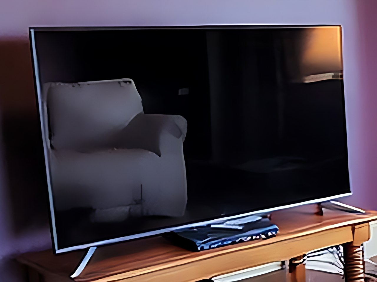Amazon Ember 50 4-Series with Fire TV (newest model), 4K Ultra HD smart TV with Alexa Remote, HDR10+ in the 90 frends room scene