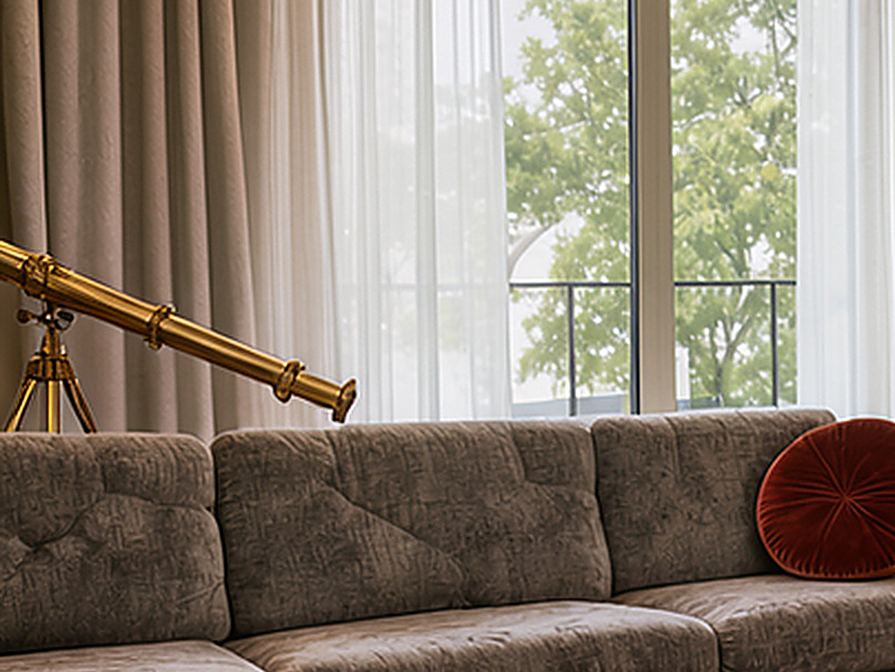 Close-up of the silver and black telescope on its tripod stand.